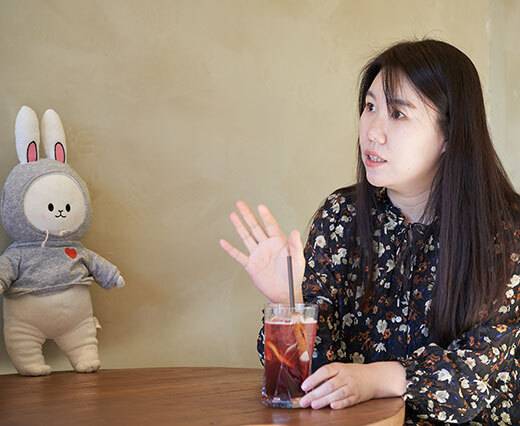 베니를 창작한 구경선 작가가 캐릭터의 매력을 설명하고 있다.