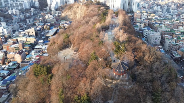 드론을 사용하면 평소에는 불가능한 각도와 구도로 사진·영상 촬영이 가능하다. 윤민혁 기자