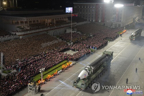 북한이 지난해 개최한 조선인민혁명군 창건 90주년 열병식[평양 조선중앙통신=연합뉴스]