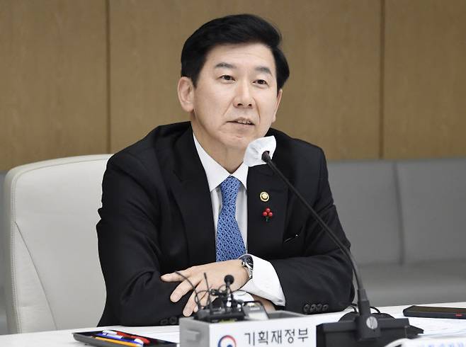 최상대 기획재정부 2차관이 11일 오후 서울 중구 대한상공회의소에서 열린 ‘공공기관 체험형 인턴 간담회’에서 모두 발언을 하고 있다.(사진=기획재정부)