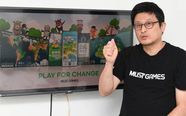 강백주 머스트게임즈 대표가 나무 심기를 소재로 다룬 친환경 게임 플랜트 월드에 대해 설명하고 있다. 김영원 인턴기자