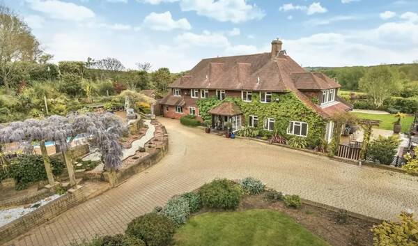 타계 직전까지 제프벡이 살던 저택 [사진=유튜브]