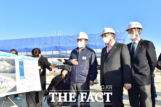 12일 오전 강서구 명지에 신축공사 중인 명문 초등학교에서 개교 지연에 따른 지원대책 간담회가 열렸다. /부산교육청 제공.