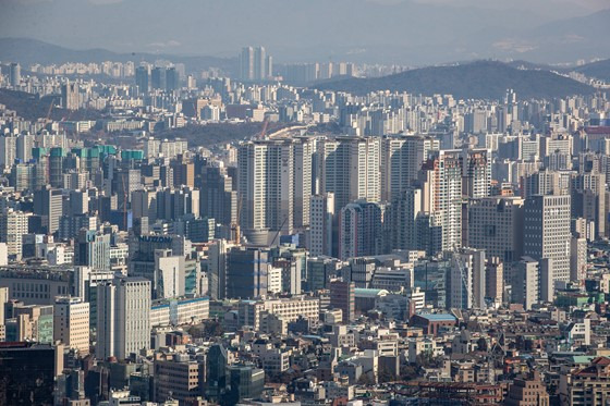 지난해 매매·전셋값 격차가 역대 최대로 벌어졌다. 서울 전용 84㎡ 기준 아파트 매매와 전세가격 차이는 7억원으로 나타났다. /사진=뉴스1