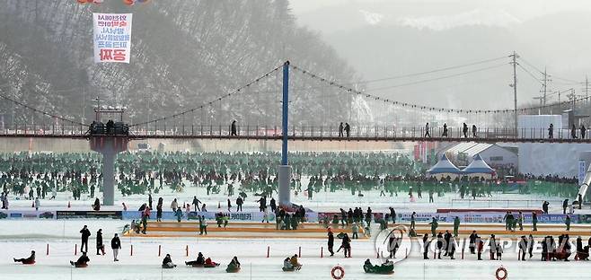 3년만에 돌아온 겨울축제 인파 [연합뉴스 자료사진]