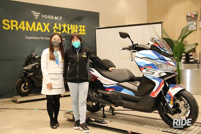 론신 모터사이클 왕루지에 부총경리(오른쪽)와 모토스타코리아 서지혜 이사