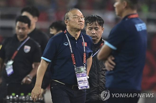 미쓰비시컵 결승 1차전서 패배한 베트남의 박항서 감독 [AP=연합뉴스]