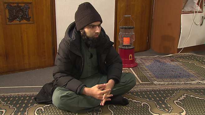 무라즈 라자크씨는 2019년에 경북대에 유학 온 컴퓨터공학 박사과정 학생이다.  건축이 중단된 사원  옆집에 마련된 임시기도소에서 만나 인터뷰했다.