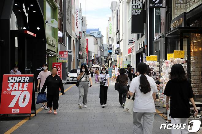 광주 동구 충장로 일대 거리가 시민들로 북적이고 있다.  ⓒ News1