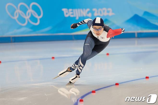 김민선이 17일 중국 베이징 국립 스피드스케이팅 경기장에서 열린 2022 베이징 동계올림픽 스피드스케이팅 여자 1000m 경기에서 힘차게 역주하고 있다. 2022.2.17/뉴스1 ⓒ News1 안은나 기자