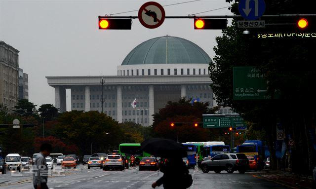 서울 영등포구 여의도 국회의사당 전경. 한국일보 자료사진