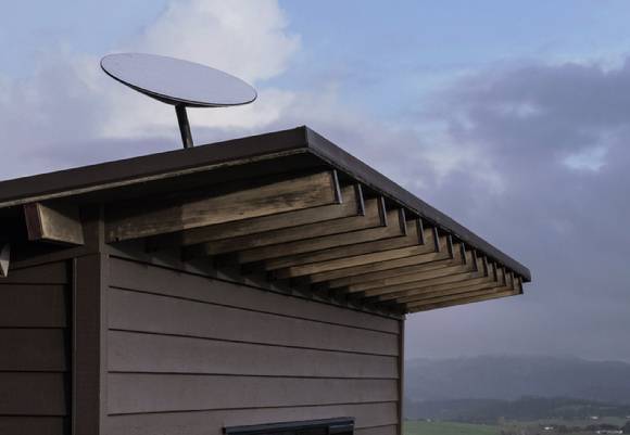 스페이스X는 지난 5일 과학기술정보통신부에 설비 미보유 기간통신사업자 형태로 설립예정법인 등록 신청서를 제출했다. 사진은 스타링크 위성 인터넷. [사진=스타링크 ]