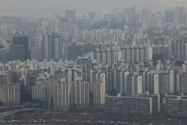 서울 여의도 63스퀘어 전망대에서 바라본 아파트./연합뉴스