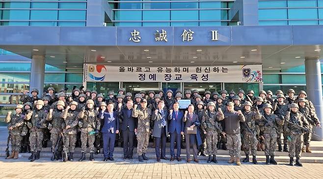 동아대 학군단 후보생 동계 입영훈련 격려 [동아대 제공·재판매 및 DB 금지]