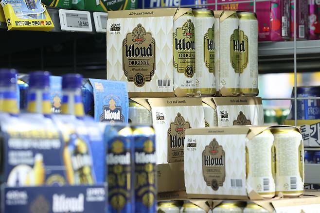 서울 한 대형마트에 진열된 맥주. /연합뉴스