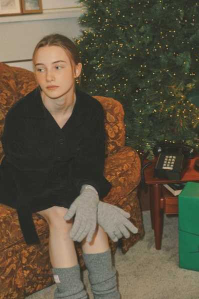 패션 플랫폼 'W컨셉'에 입점한 브랜드 '하케쉬'의 Y2K 아이템 '레그워머' 제품 이미지. W컨셉은 Y2K 패션 인기에 따라 관련 상품 위주로 할인 행사도 기획한다는 방침이다. W컨셉 제공