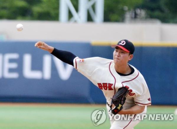 덕수고 우완투수 심준석이 지난해 7월 20일 서울 목동구장에서 열린 제77회 청룡기 전국고교야구선수권대회 장충고와 16강전에서 역투하고 있다. 사진=연합뉴스