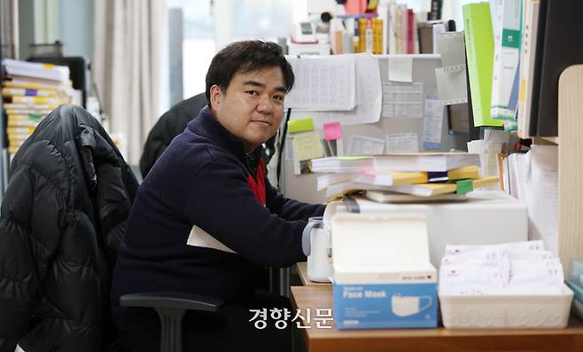 인천 일시청소년쉼터 ‘한울타리’에서 일하고 있는 장한성 부장이 지난 2일 인천 부평구 한울타리에서 경향신문과 인터뷰를 하고 있다. 권도현 기자