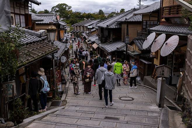 지난해 10월 일본의 대표 관광지인 교토시 옛 에도 시대 가옥 거리 모습이다. [게티이미지]