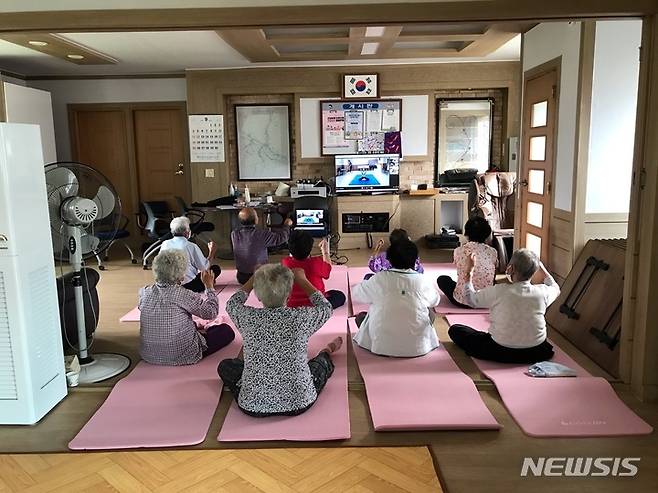 [안동=뉴시스] 행복도우미 사업 현장인 봉화군의 경로당. 경북도 제공