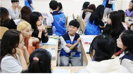 한국어 문화 교류 중인 중앙대 S-L 캠프 해외봉사단. 사진 중앙대 *재판매 및 DB 금지