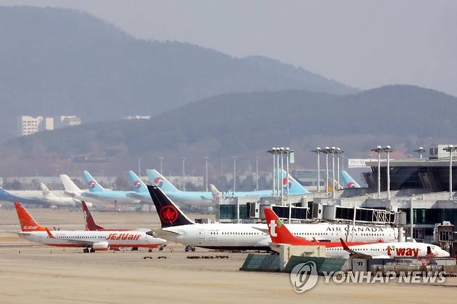 인천공항 주기장에 세워진 항공기들 [연합뉴스 자료사진]