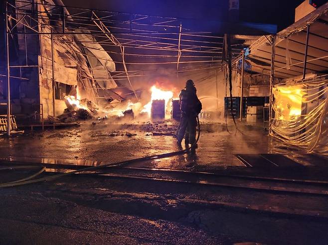 양산 자동차 부품공장 화재  [경남도소방본부 제공]