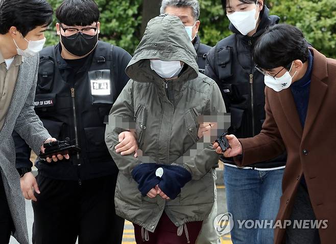 엄마 시신 장기간 방치한 40대 딸 구속심사 [연합뉴스 자료사진]