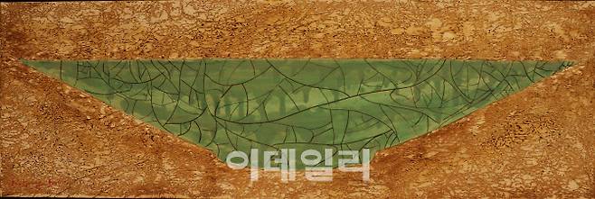 김경현 ‘천년을 담다’(2022), 석채· 종이열화, 120×40㎝, (사진=무우수갤러리)