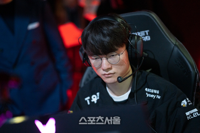 ‘페이커’ 이상혁 18일 롤 파크에서 열린 ‘2023 LCK 스프링’ 개막전 경기를 준비하고 있다.   종로=김민규 기자 kmg@sportsseoul.com