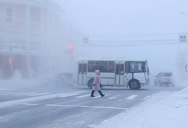 지난 15일(현지시간) 러시아 야쿠츠크의 거리 모습. 사진 로이터연합뉴스