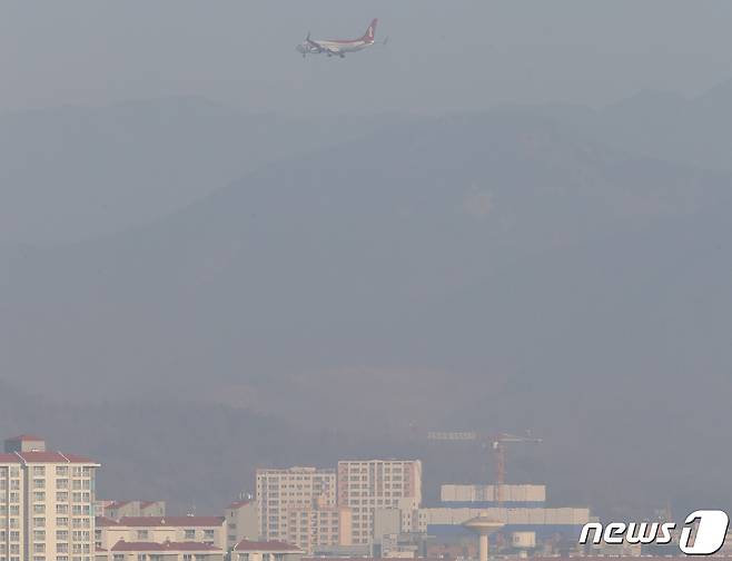 뿌옇게 보이는 하늘. (사진은 이해를 돕기 위한 것으로,  기사내용과 직접관련 없음)ⓒ News1