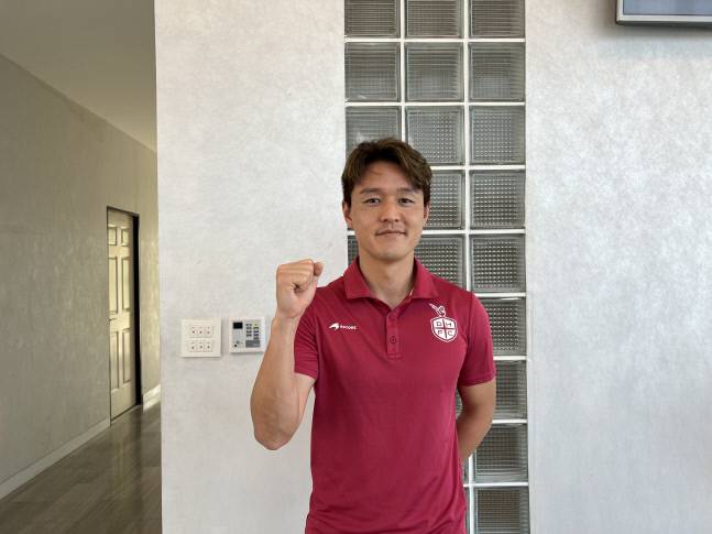 대전 하나시티즌 주세종이 본지와 사진 촬영에 응하고 있다. 촌부리(태국) | 강예진기자