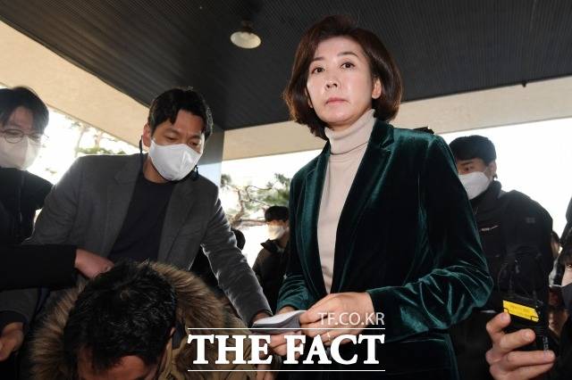 대통령실과 여당이 '단일대오'를 구축하며 나 전 의원을 벼랑 끝으로 떠미는 모양새다. 하지만 나 전 의원의 출마 여부 자체가 전대 변수로 부상했다는 분석이 나온다. /남용희 기자