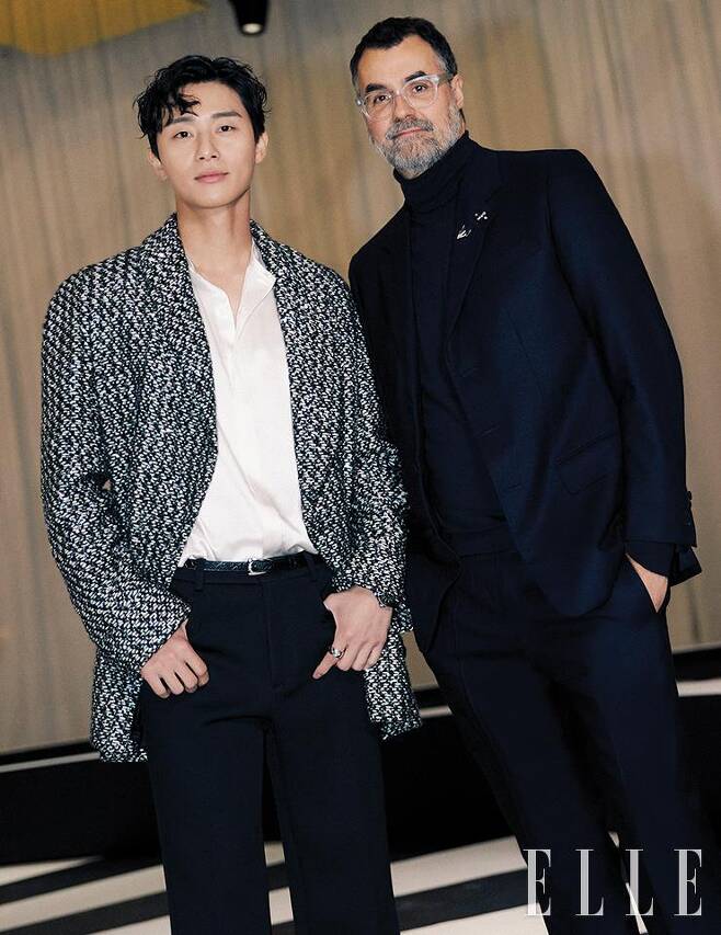 배우 박서준과 샤넬 글로벌 크리에이티브 리소스 디렉터 토마 뒤 프레 생 모르의 만남.