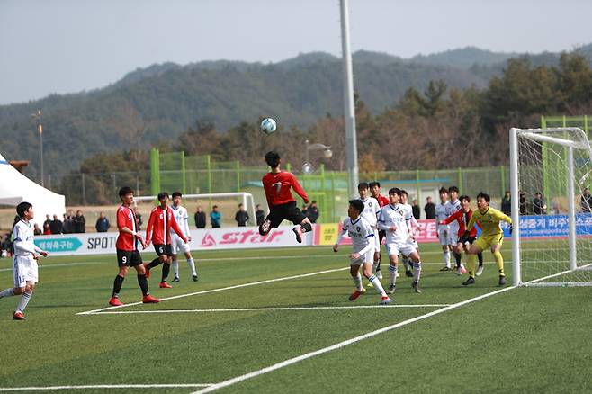 지난해 영덕군에서 열린 ‘2022 동계 축구팀 전지훈련’ 모습. 영덕군 제공