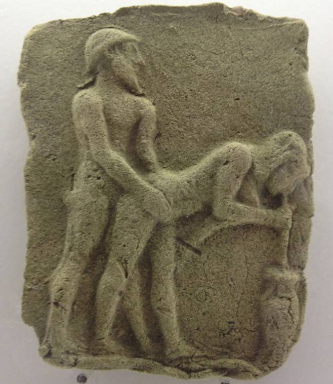 메소포타미아 유물에는 매춘을 암시하는 작품이 유독 많이 남아 있다.