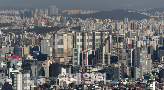 3일 서울 중구 남산에서 바라본 서울 강북의 아파트 단지 모습.