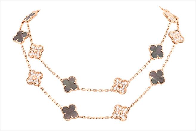 사진 : 반클리프 아펠(Van Cleef & Arpels), VINTAGE ALHAMBRA 20-MOTIF LONG NECKLACE, PINK GOLD, GREY MOTHER-OF-PEARL, DIAMONDS_1672453