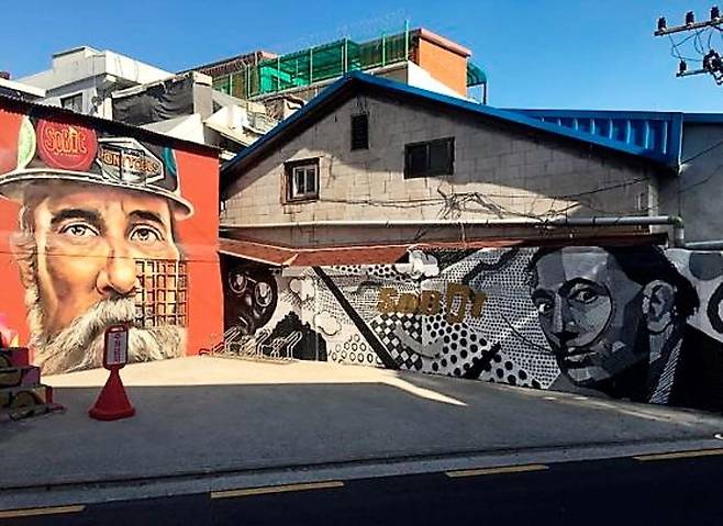 서울 성수동은 인구 증가, 소득 증가, 인프라 증가, 행정 계획 등 4가지 성장지표를 모두 갖춘 투자유망 지역으로 분류된다. 사진은 낡은 공장과 갤러리, 카페가 모여 이색적인 분위기를 자아내고 있는 성수동 수제화 거리./김은영 기자