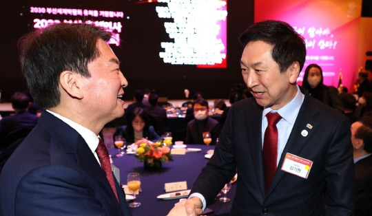 (왼쪽부터) 국민의힘 안철수 의원, 김기현 의원 (사진=연합뉴스)