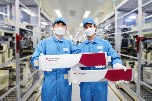 LG에너지솔루션이 생산하는 파우치형 리튬이온 배터리. LG에너지솔루션 제공