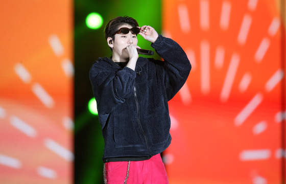 Rapper and producer Zico performs at ″The K-Concert″ in Jamsil Sports Complex, southern Seoul, on Oct. 7. [NEWS1]