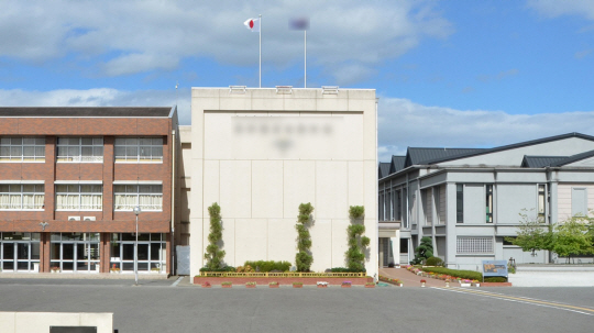 25일 폭약 설치 의심 신고가 접수돼 수색이 이뤄졌던 일본 나라현의 한 고등학교. 홈페이지 캡처