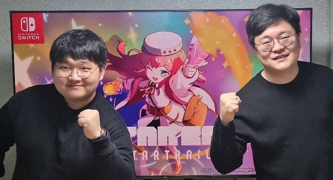 '식스타 게이트:스타트레일' 개발진. 왼쪽부터 비카(VICA) PD, 애쉬트레이(Ashtray) 개발이사.