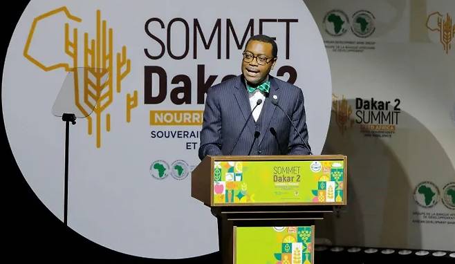 Dr. Akinwumi A. Adesina, president of the African Development Bank, gives a speech at the Dakar 2 Summit, in Dakar, the capital of Senegal on January 25 (local time). Reuters-Yonhap News