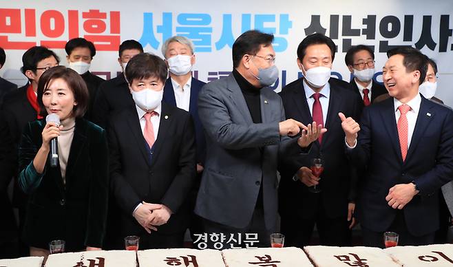 1월 11일 서울 영등포구 국민의힘 당사에서 국민의힘 서울시당 신년인사회가 열렸다. 이날 신년인사회에는 정진석 국민의힘 비상대책위원장, 주호영 원내대표 등이 참석했다. 나경원 저출산고령사회위원회 부위원장이 축사를 하고 있다. / 국회사진기자단