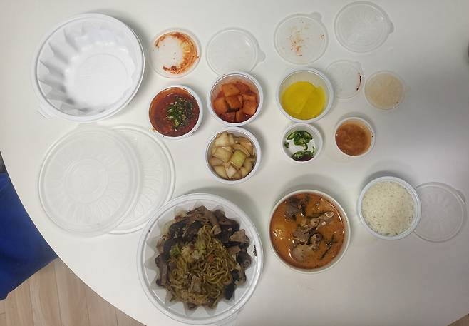 순댓국과 순대볶음을 시켜본 사용자가 찍은 배달 음식 사진[독자 제공]