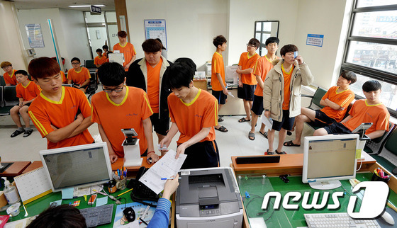 대전·충남지방병무청에서 입영대상자들이 신체검사를 받고 있다. 2017.1.23/뉴스1 ⓒ News1 주기철 기자