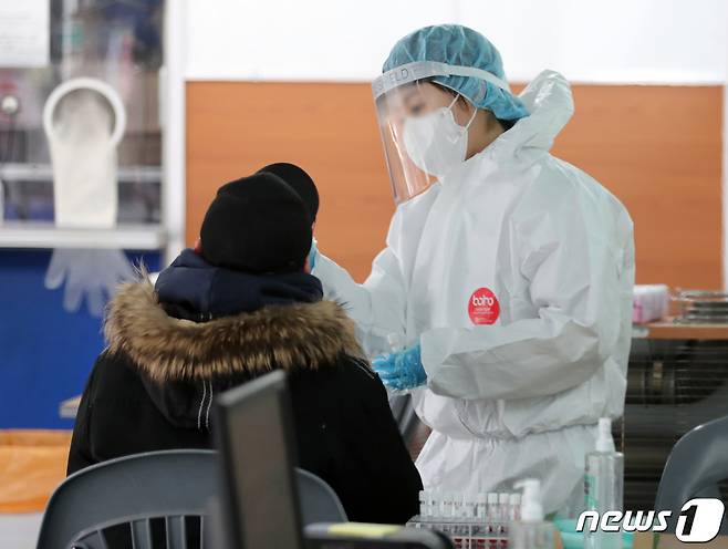 충북에서 신종 코로나바이러스 감염증(코로나19) 확진자 674명이 새롭게 발생했다.(자료사진)/뉴스1 ⓒ 김진환 기자